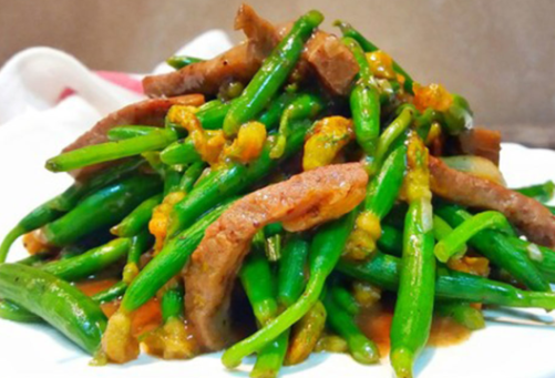 杭椒脆肉柳 制作方法五(青瓜花肉柳)